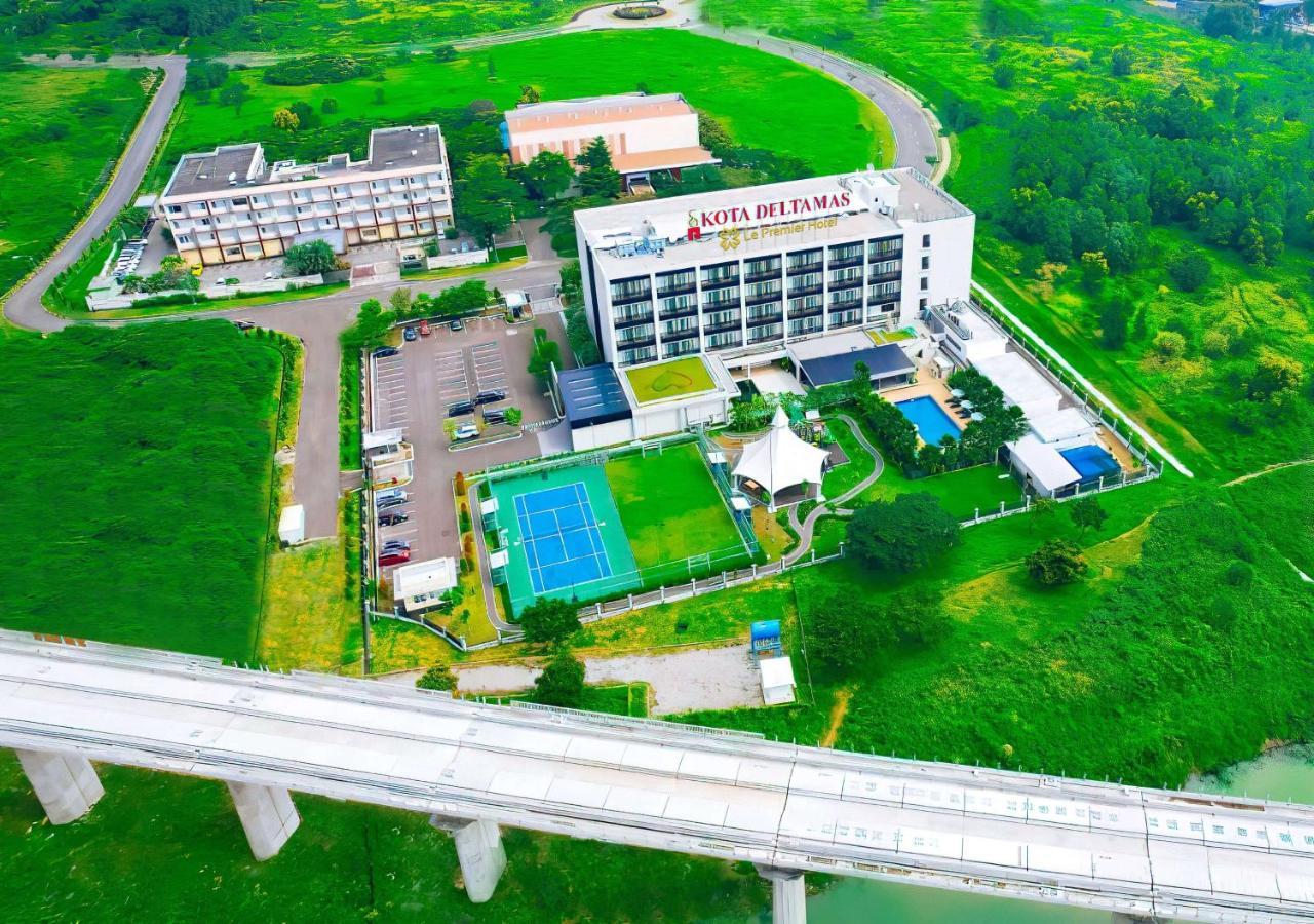 Le Premier Hotel Deltamas Cikarang Εξωτερικό φωτογραφία