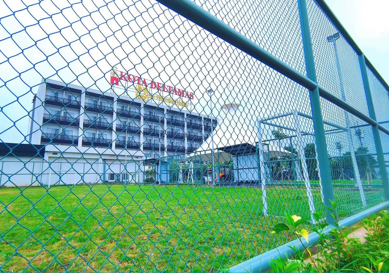 Le Premier Hotel Deltamas Cikarang Εξωτερικό φωτογραφία