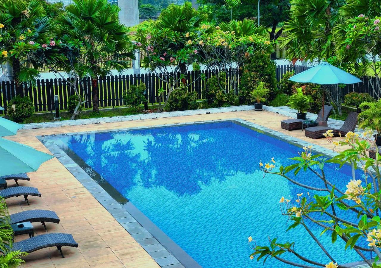 Le Premier Hotel Deltamas Cikarang Εξωτερικό φωτογραφία