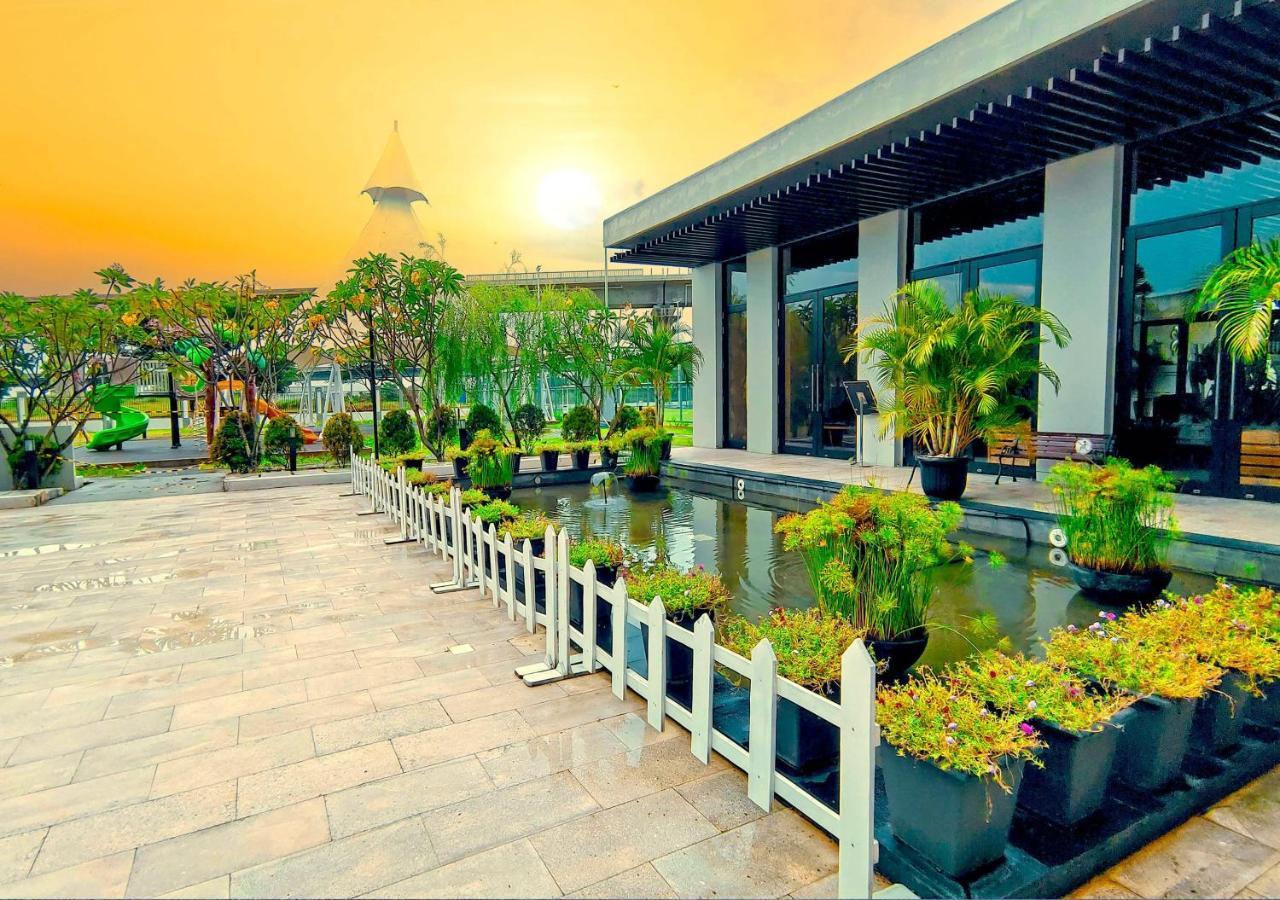 Le Premier Hotel Deltamas Cikarang Εξωτερικό φωτογραφία