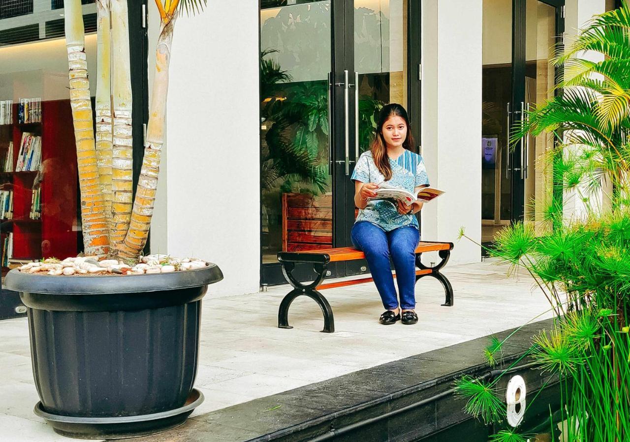 Le Premier Hotel Deltamas Cikarang Εξωτερικό φωτογραφία