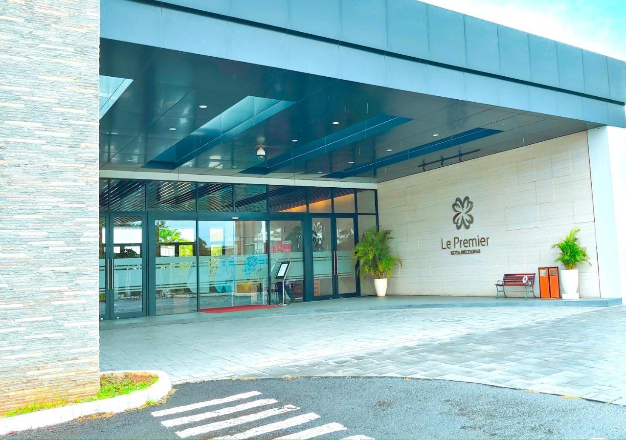 Le Premier Hotel Deltamas Cikarang Εξωτερικό φωτογραφία