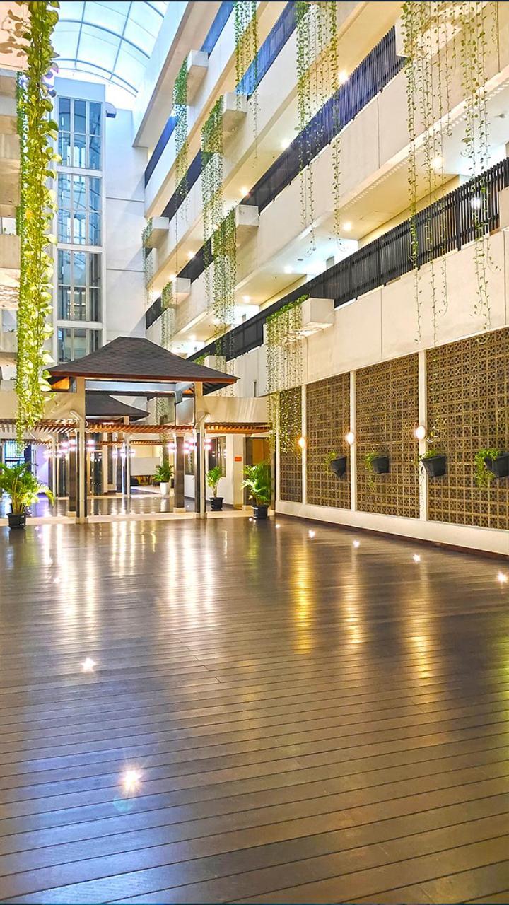 Le Premier Hotel Deltamas Cikarang Εξωτερικό φωτογραφία